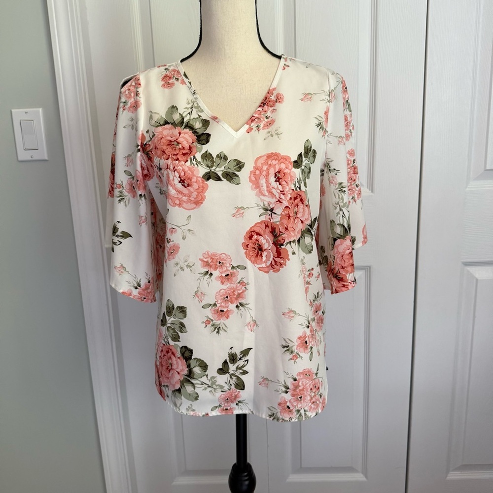 Floral V-Neck Women's Top size M/L‎ Flowy peekaboo arms polyester - Picture 2 of 8